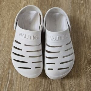 Kids size 5 women's size 7 white croc style shoes clogs nautica. Decent shape.